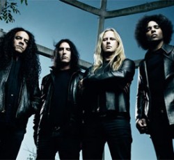 Sean Kinney (Alice In Chains): «Το να κατεβάζουν το album σου είναι σα να σε βιάζουν στη φυλακή» 