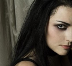Solo album με ανέκδοτο υλικό των Evanescence θέλει να κυκλοφορήσει η Amy Lee 