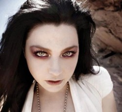 Οι Anonymous στοχοποιούν την Amy Lee των Evanescence 
