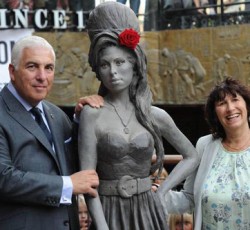 «Δεν υπάρχουν άλλα τραγούδια της Amy Winehouse» 