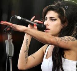 Η Amy Winehouse γίνεται άγαλμα στο Camden 