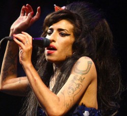 Moby: «Ας βοηθήσει κάποιος την Amy» 