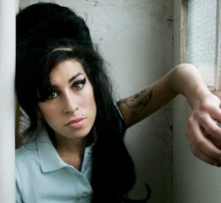 Ξεκίνησε η μεταθανάτια ανεύρεση ακυκλοφόρητου υλικού της Amy Winehouse 