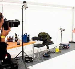 Ο Andreas Kisser των Sepultura ποζάρει με τα χρώματα της ΑΕΛ 