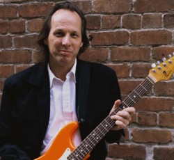 Adrian Belew: «Ο Fripp με ενημέρωσε ότι δεν θα συμμετέχω στην επαναδραστηριοποίηση των King Crimson» 