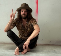 Solo ντεμπούτο από τον Andrew Stockdale των Wolfmother 