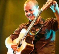 Ο βιρτουόζος κιθαρίστας Andy McKee τον Μάιο ζωντανά στην Αθήνα 