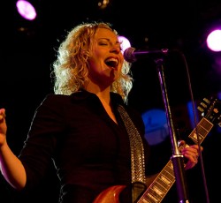 Η Anneke Van Giersbergen επιστρέφει στην Ελλάδα για τρεις συναυλίες 