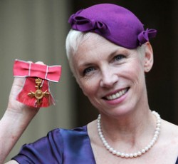 Το παλάτι του Buckingham υποδέχθηκε την Annie Lennox 