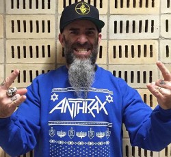 Αγωγή ενός εκατομμυρίου δολαρίων κατά των Anthrax για ένα άσχημο πουλόβερ 