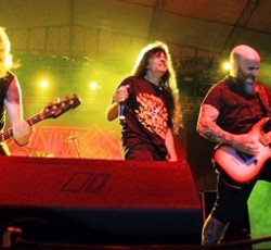 Οι Anthrax διασκευάζουν το "Neon Knights" των Black Sabbath 