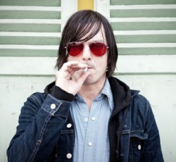 Mουσικός κατηγορεί την Apple Music πως τον απειλεί! 