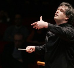 «Τα παιδιά πρέπει να διδαχθούν την ιστορία της rock», δηλώνει σπουδαίος βρετανός μαέστρος 