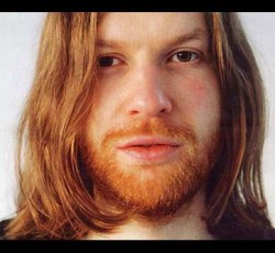 Ο Aphex Twin απαντάει στις ερωτήσεις των Skrillex, Nicolas Jaar, Caribou κ.α. 