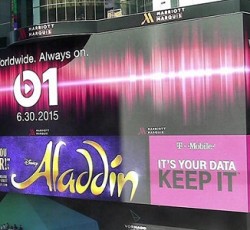 Josh Homme (QOTSA), Elton John, St. Vincent με δικές τους εκπομπές στο παγκόσμιο ραδιόφωνο της Apple 