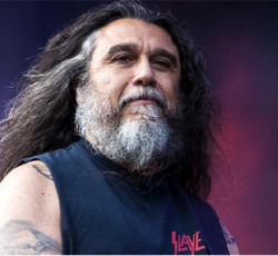 O Tom Araya επιτίθεται σε σελίδα «οπαδών» 