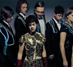 Ακούστε τους Arcade Fire να παίζουν για πρώτη φορά το ακυκλοφόρητο κομμάτι τους, "Crucified Again" 