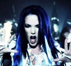 Οι Arch Enemy παρουσιάζουν την νέα τους τραγουδίστρια / Video clip για το "War Eternal" 