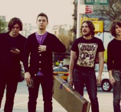 Οι Arctic Monkeys είναι μεγαλύτεροι και από την Lady Gaga στο Tumblr 