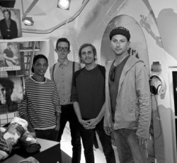 Με τον Steve Perry των Journey συνεργάζονται οι AWOLNATION 