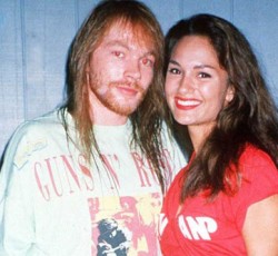 Στο σφυρί... παλαιότερος γάμος του Axl Rose 
