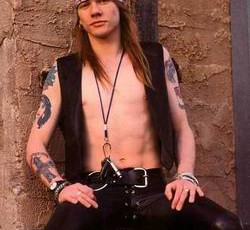 Και bonus DVD στην Ιαπωνική έκδοση του ''Roots Of Guns N’ Roses'' 