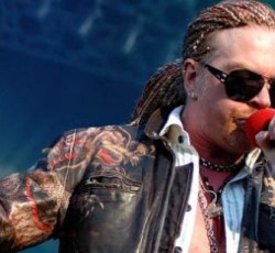 Κατάρρευση της σκηνής των Guns N' Roses στο Rio De Janeiro