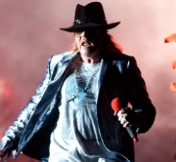 O Αxl μηνύει την εταιρία του Guitar Hero για χάρη του... Slash 