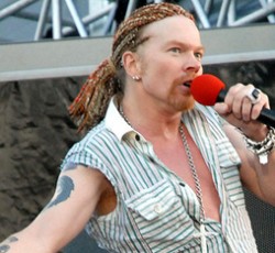 Axl Rose: «Ο Slash και ο Duff 'τραυμάτισαν' τη συνθετική μου ικανότητα» 