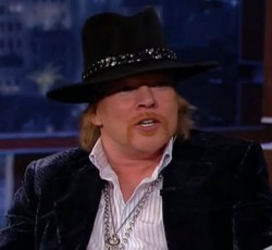 Ο Axl Rose σχολιάζει το συμβάν με την καμηλοπάρδαλη στη Δανία 