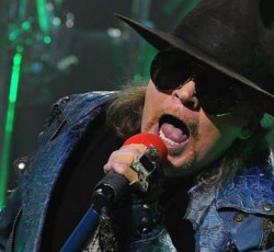 Κορυφαίος μεταξύ των διασημότερων τραγουδιστών ο Axl Rose των Guns N' Roses 