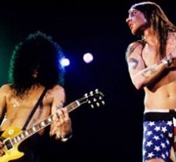 Slash: «Ο Axl ήταν ανέκαθεν απ' τους καλύτερους frontmen και στιχουργούς στο rock & roll» 