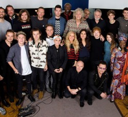 Αυτό είναι το νέο "Do They Know It's Christmas" 