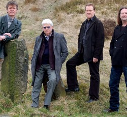 Οι Barclay James Harvest του John Lees κυκλοφορούν τον πρώτο τους δίσκο εδώ και 14 χρόνια 