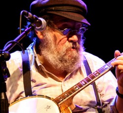 Έφυγε από τη ζωή το τελευταίο ιδρυτικό μέλος των The Dubliners, Barney McKenna 