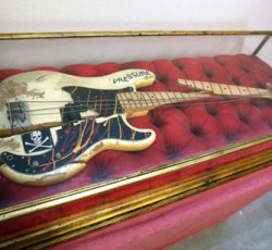 Ακούστε 100 κλασικές μπασογραμμές σε 17 λεπτά 