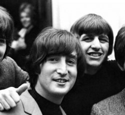 Amy Winehouse και Eric Clapton σε εξώφυλλο των... Beatles 