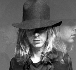 Ο Beck επανέρχεται με νέο υλικό 