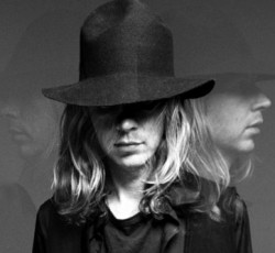 Δύο νέους δίσκους ετοιμάζει ο Beck / Ακούστε το νέο κομμάτι του, "Defriended" 