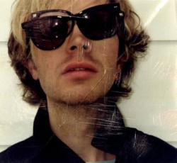 Ο Beck δίνει στη δημοσιότητα ένα ακόμη καινούργιο single 