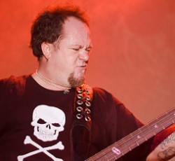 Ακόμα μια αποχώρηση του Beefcake The Mighty από τους Gwar 