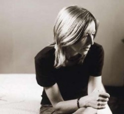 Η Βeth Gibbons των Portishead διασκευάζει με τους Gonga το "Black Sabbath" (video) 