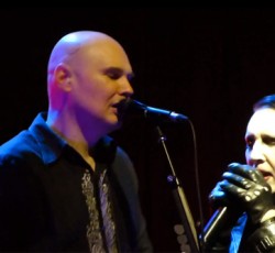 Παρέα στη σκηνή Marilyn Manson και Smashing Pumpkins 