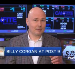 Billy Corgan: «Η μουσική βιομηχανία κυβερνάται από ηλίθιους που λένε στους καλλιτέχνες πως δεν αξίζουν τίποτα» 