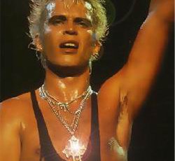 Επανέρχεται ο Billy Idol 