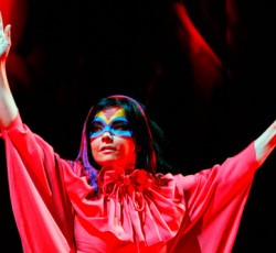 Στο περίφημο μουσείο MoMA η καριέρα της Bjork 