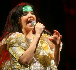 Η Bjork τάσσεται υπέρ της ανεξαρτητοποίησης της Σκωτίας 