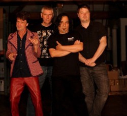 Οι Black Flag απολύουν επί σκηνής τον Ron Reyes 