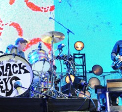Οι The Black Keys διασκευάζουν τους The Band στο Coachella