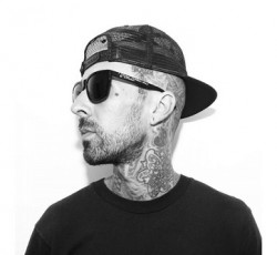 Ο ντράμερ των Blink-182 έδινε 1 εκ. δολάρια για να τον σκοτώσουν! 